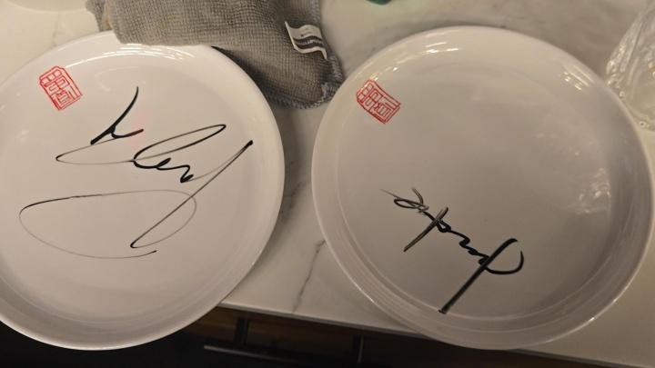 一行人都很, dingy, 给我们签名