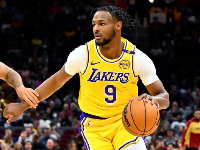 在防守端, 然而他的表 在防守端, 然而他的表